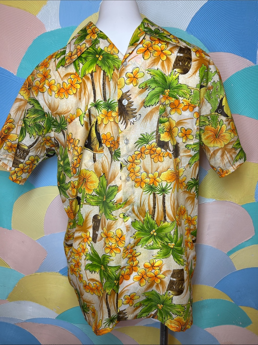 Vintage 1970s Waikiki Holiday Hawaiian shirt Tropical Floral Short-Sleeve Shirt